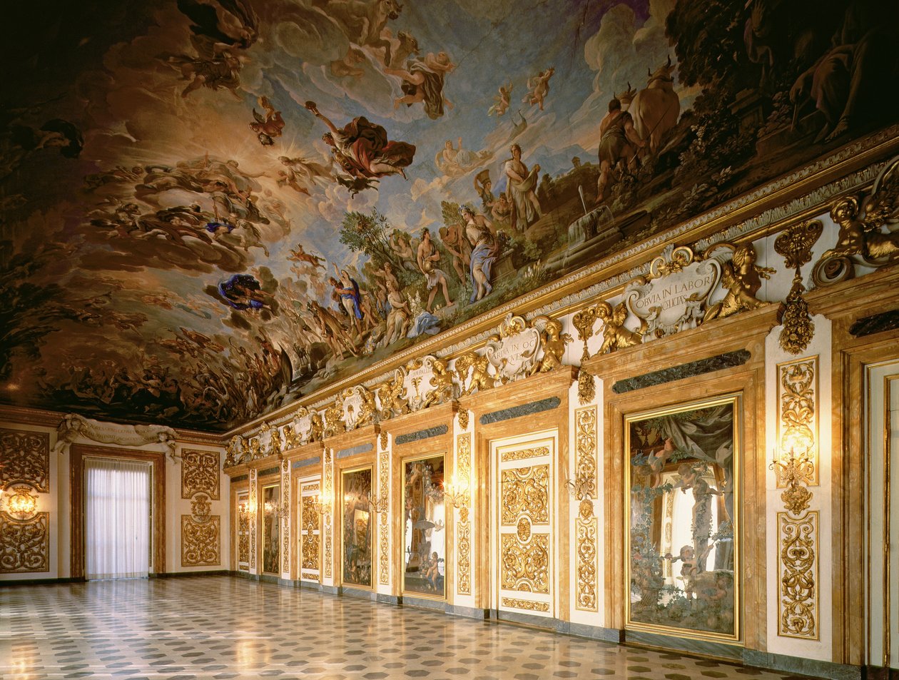 Udsigt over loggiaen med loftsfresko, der skildrer Apotheosis af det andet Medici-dynasti, 1670-88 af Luca Giordano