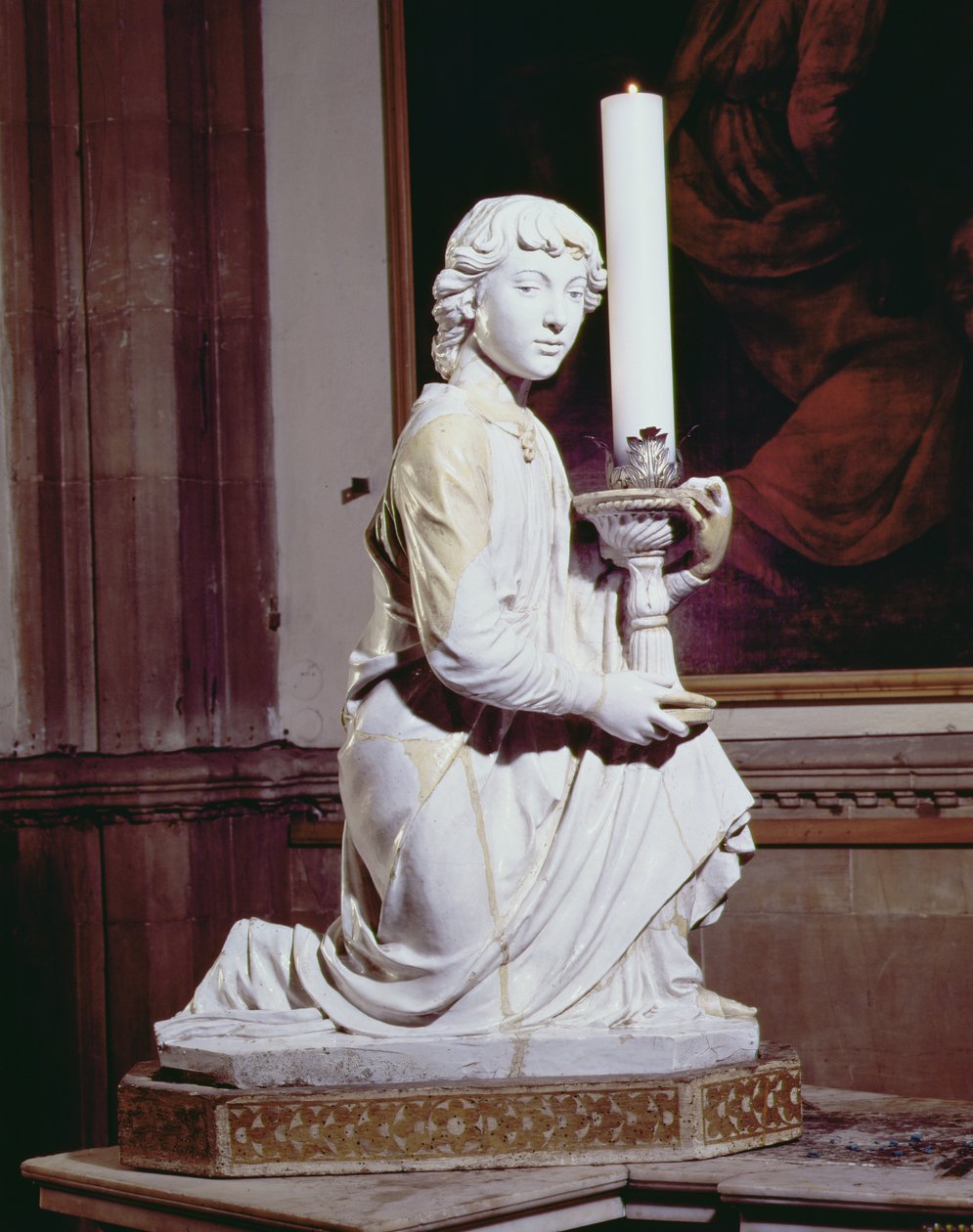 Engel holder et stearinlys (glaseret keramik) (for detaljer se 97638) (for par se 97635-6) af Luca Della Robbia