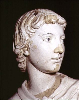 Lysbærende engel, detalje af hovedet (glaseret keramik) (detalje af 97636) (for par se 97637-8) af Luca Della Robbia