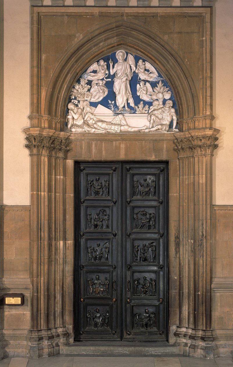Emaljeret terracotta, der repræsenterer opstandelsen over den nordlige dør til sakristiet i Santa Maria del Fiore-kirken - 1442 af Luca Della Robbia