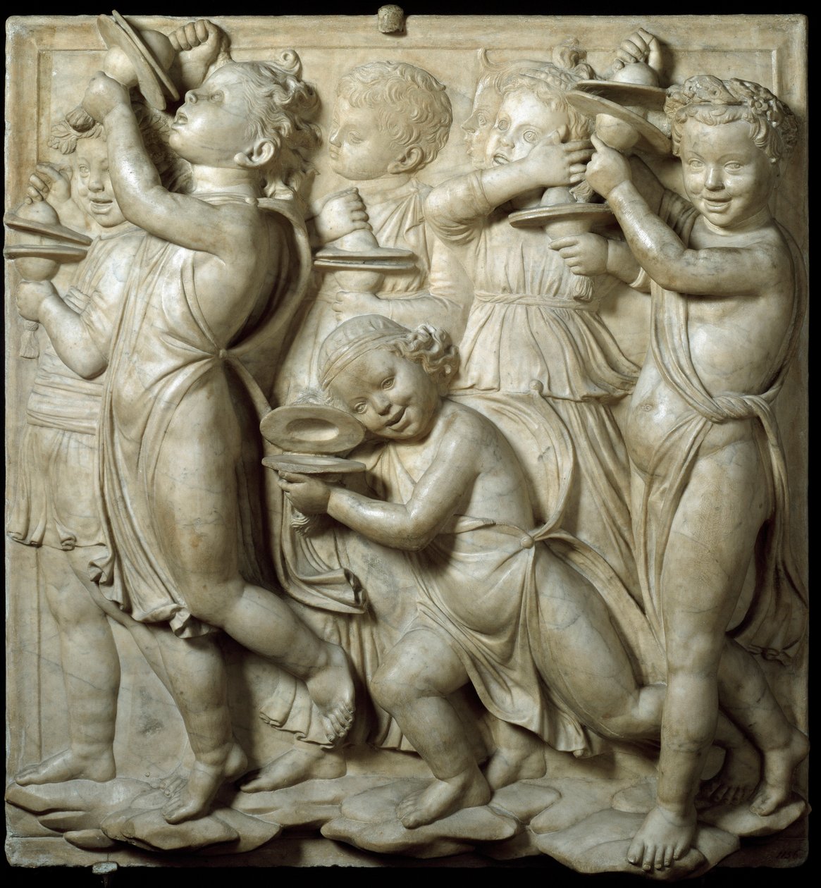 Panel af Cantoria eller tribune af sangere: barn, der spiller bækkener. højt marmorrelief af Luca della Robbia (ca. 1400-1482) 1431-1438 Dim. 348 cm Museo dell