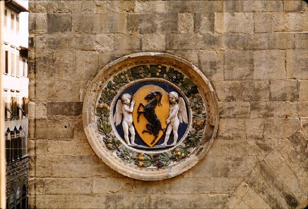 Mercanzia-laugets våbenskjold af Luca Della Robbia