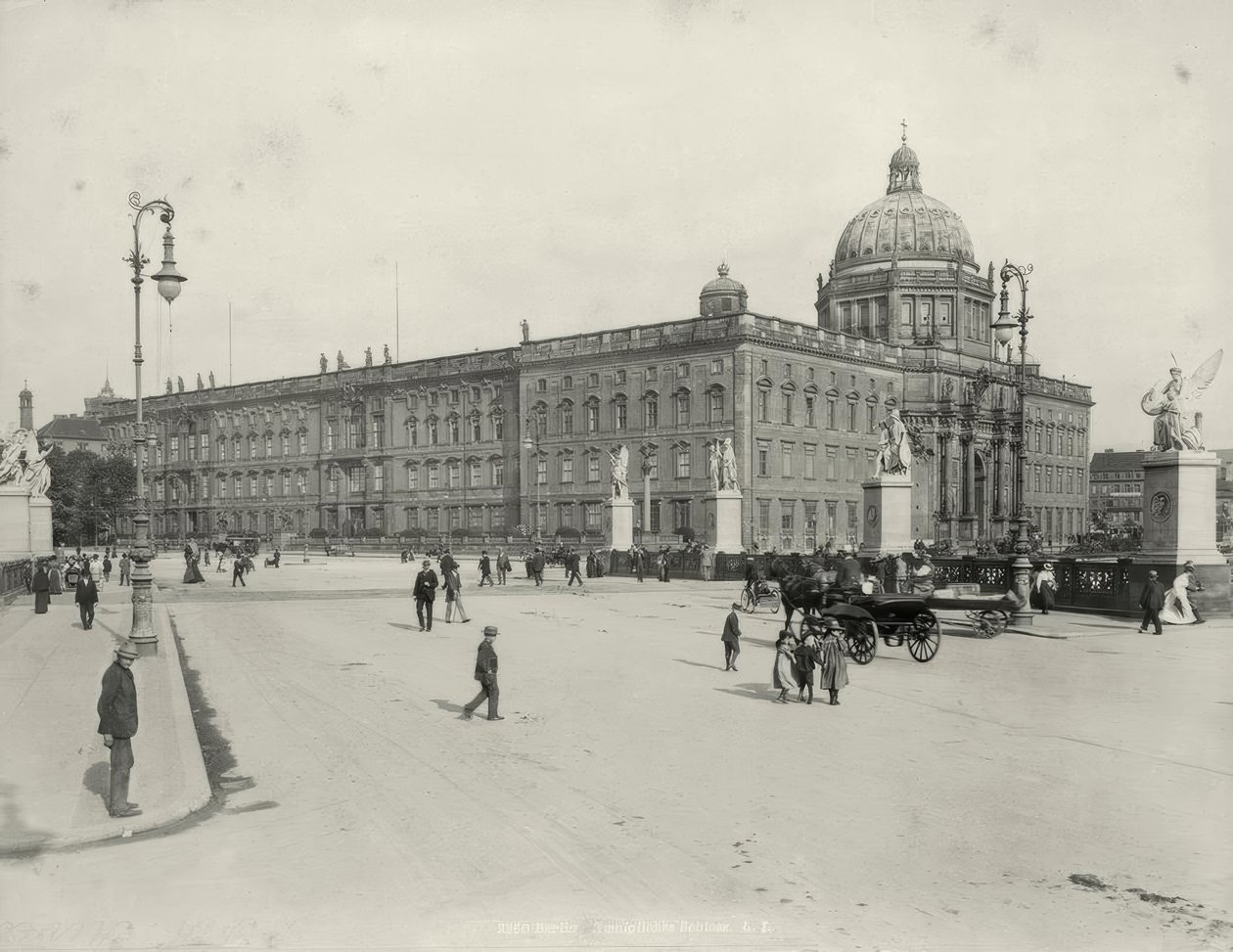 Berlin, bypalads af Lucien Levy