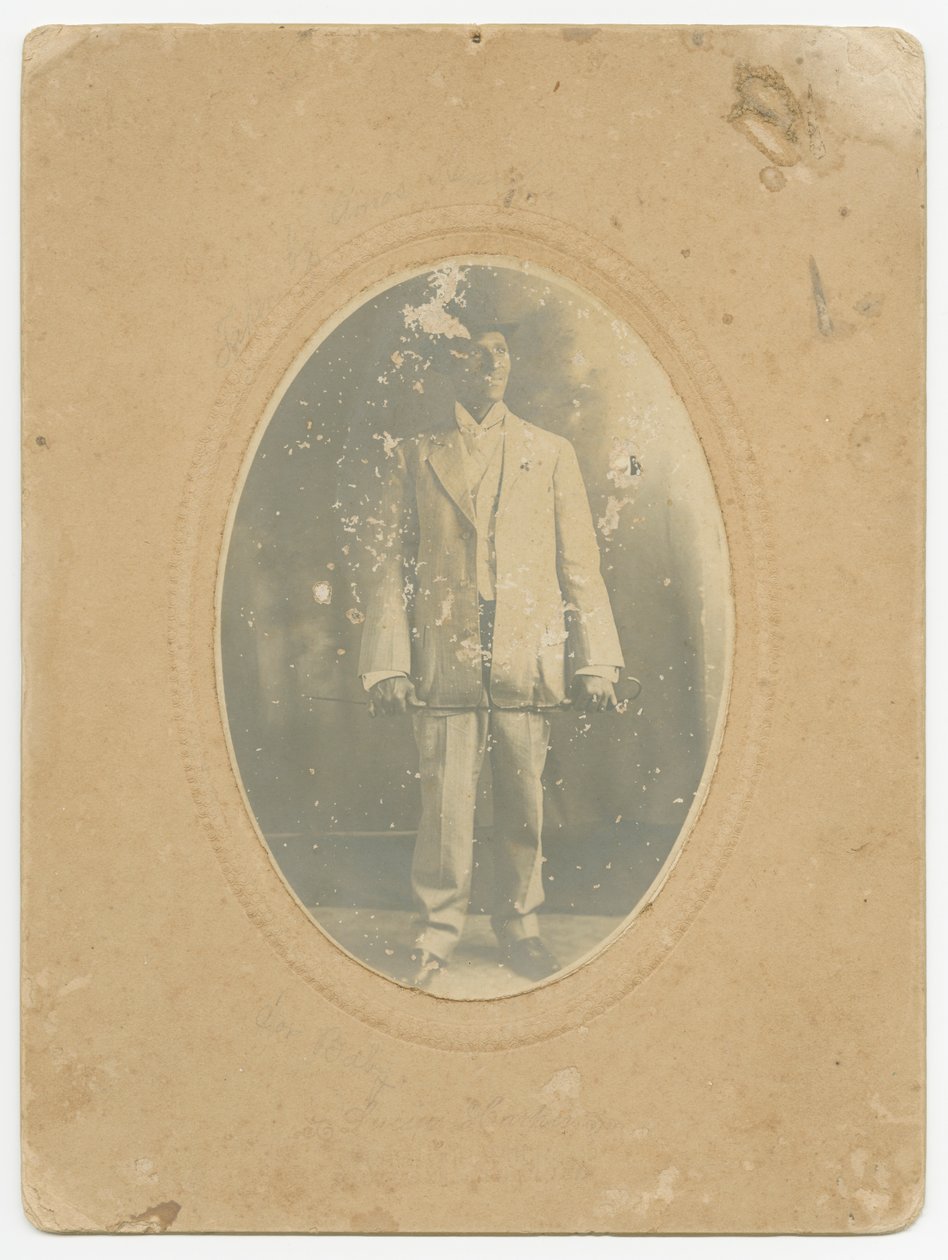 Foto af en mand, ca. 1910. af Lucius Harper