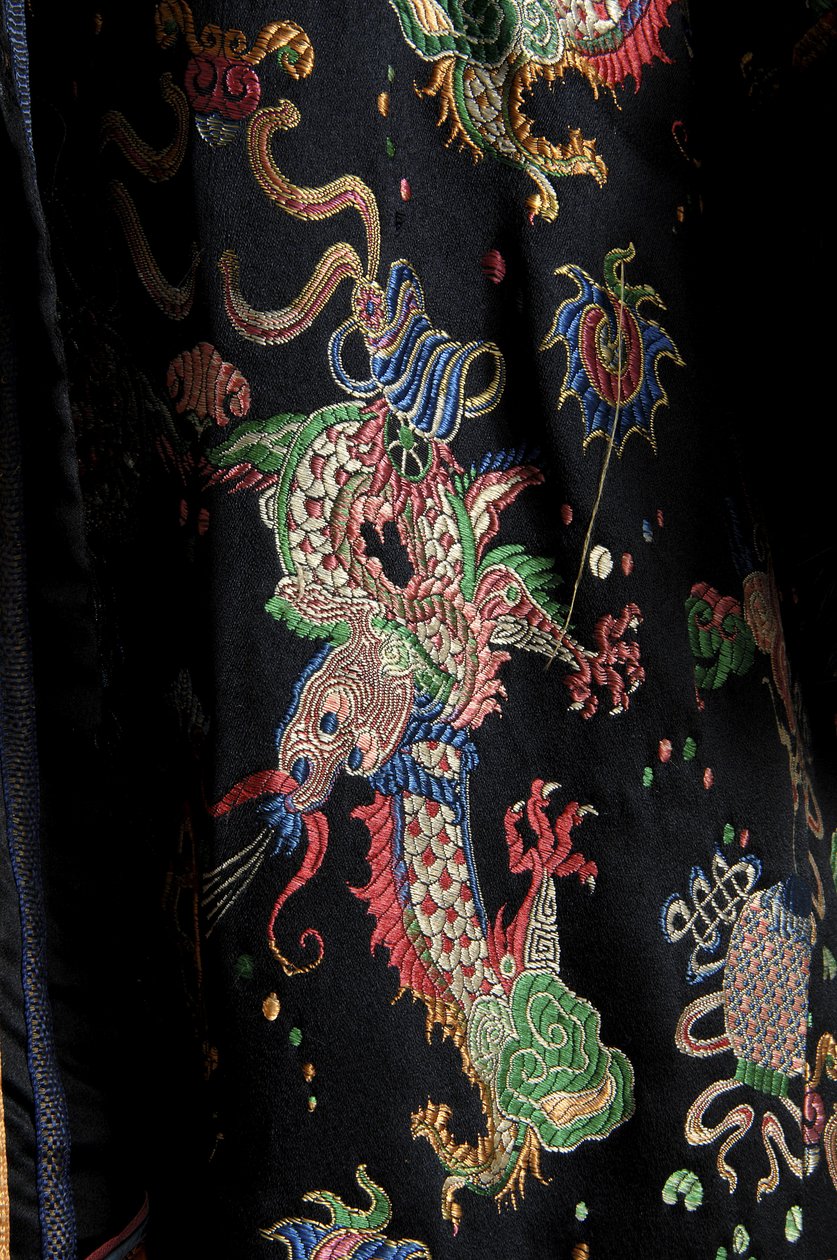 Overfrakke, ca. 1923 (detaljeret billede af stof), silkebrokade, bånd og fløjl, pels, Lucile Ltd., Frankrig af Lucy Christiana Lady Duff Gordon
