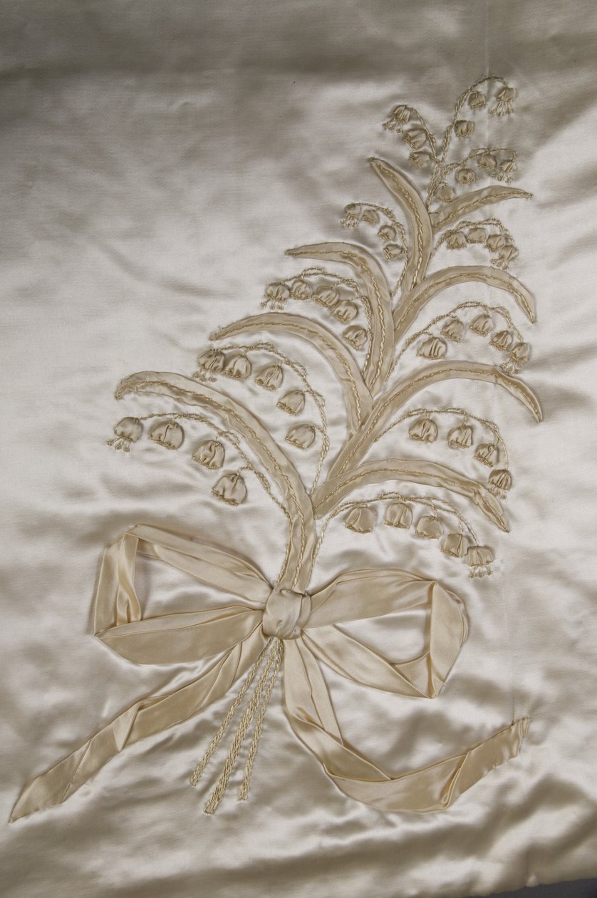 Brudekjole (detaljeret billede af aftageligt tog) af Lucy Christiana Lady Duff Gordon
