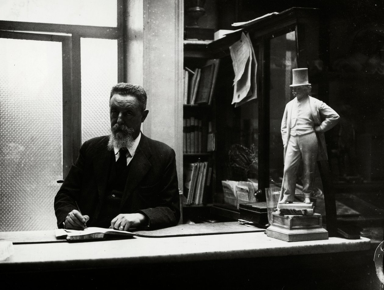Gubinelli, den sidste bestyrer af Antico Caffè Greco på Via Condotti. af Luigi Leoni