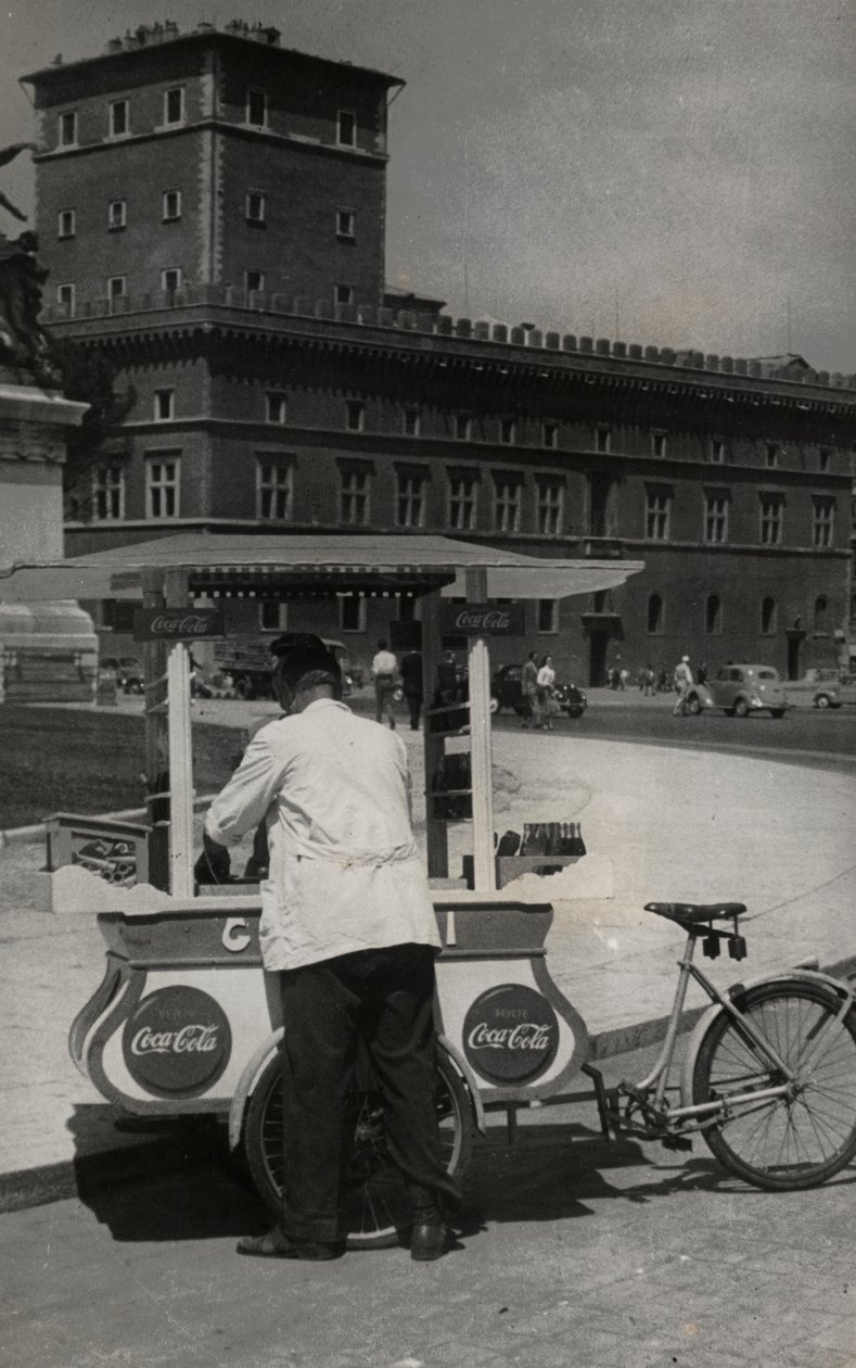 Sælger af gelato (is) på Piazza Venezia, Rom af Luigi Leoni