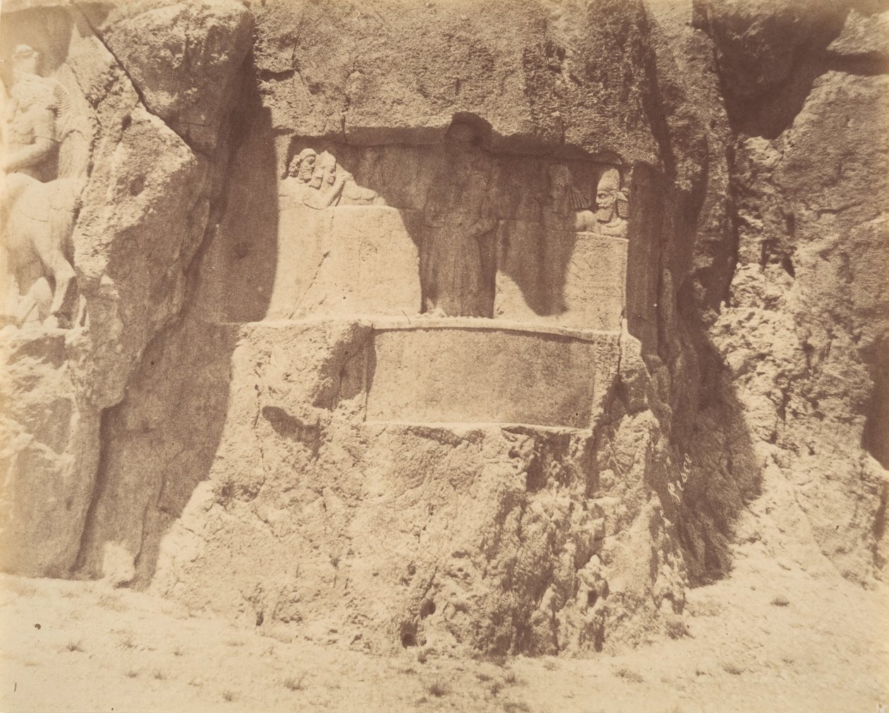 6 [Naksh-i Rustam, nær Persepolis], 1840