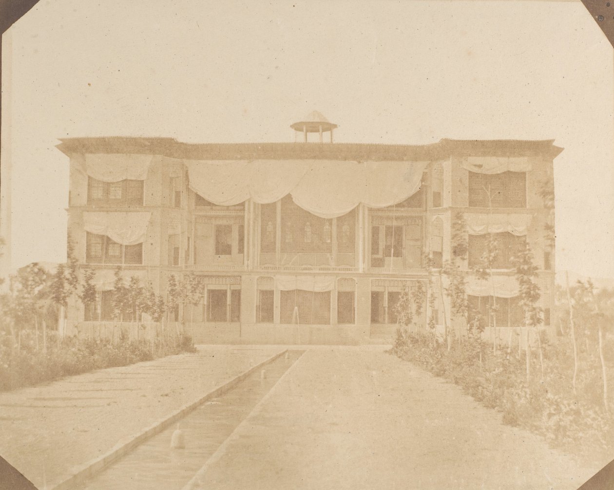 Amharet es Shah, 1858. af Luigi Pesce