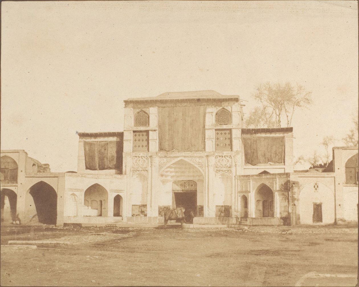 Ydre indgang til kongens palads, Teheran, 1858. af Luigi Pesce