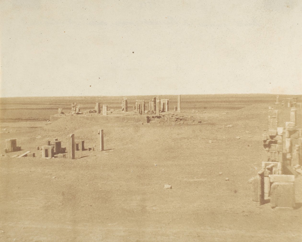 Generel udsigt over Persepolis fra bjerget, 1858. af Luigi Pesce