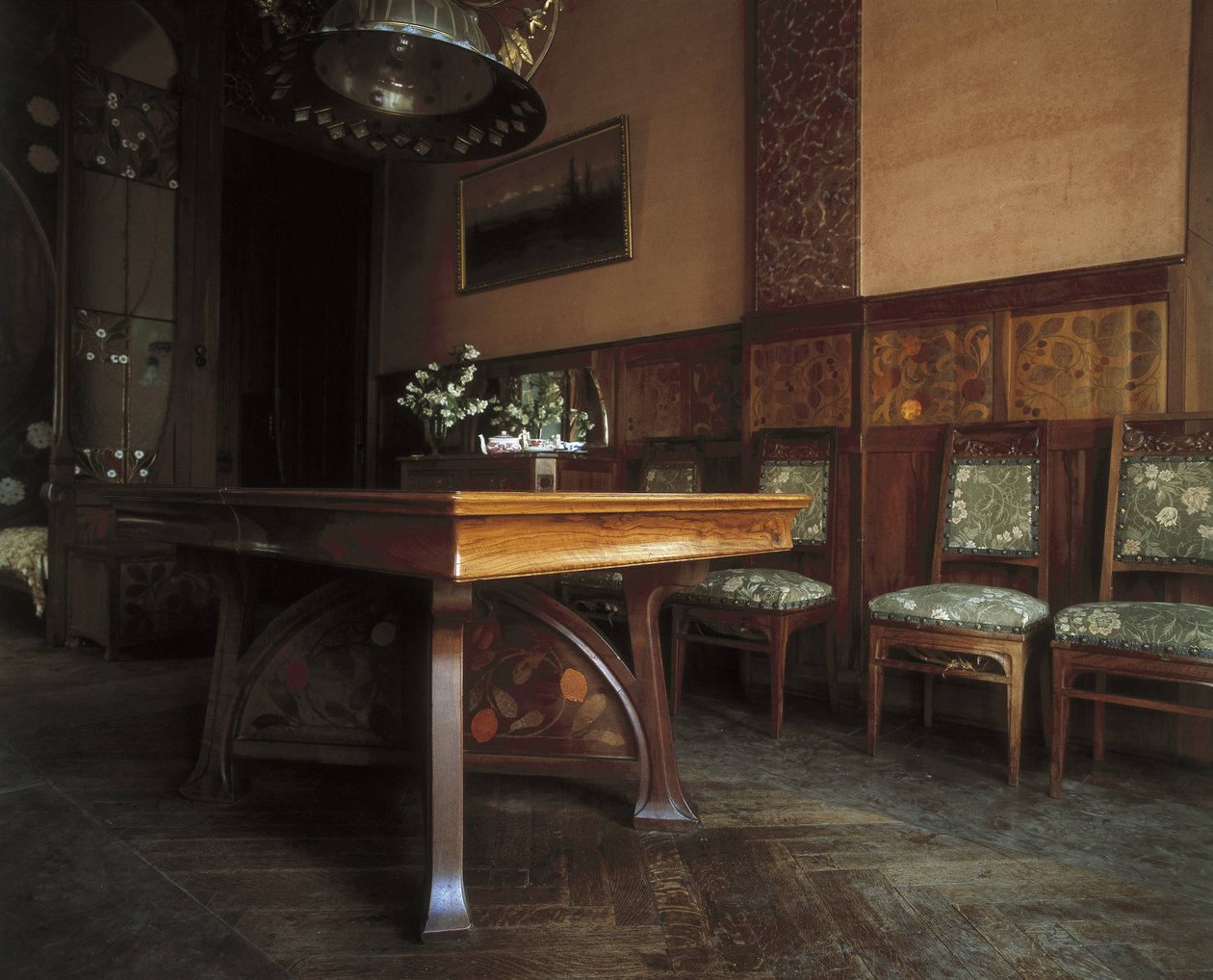 Spisestuen, Casa Nava (1901-1907), a Reus - DOMENECH I MONTANER, Lluis (1850-1923). Navas hus. 1901-1907. SPANIEN. Reus. Navas-huset. Spisestue med møbler af Gaspar Homar i Mesquida. Modernisme. Arkitektur. af Luis Domenech i Montaner