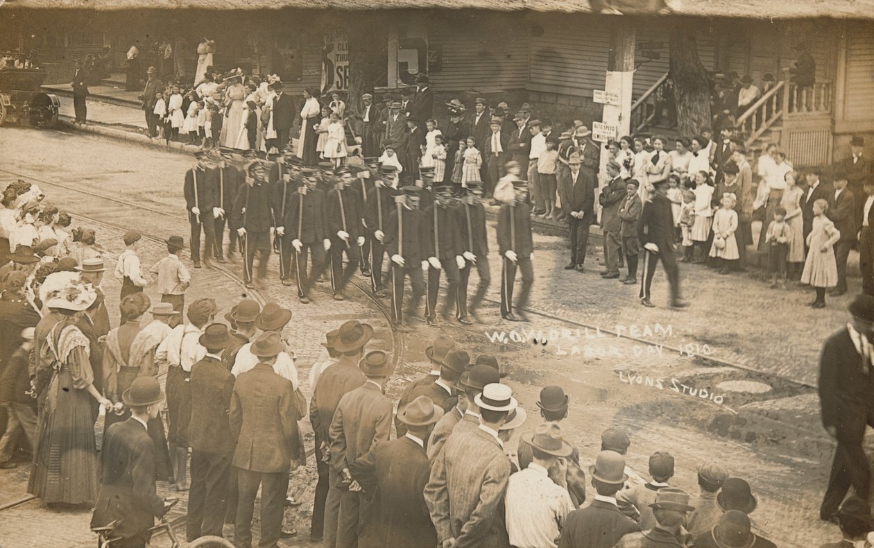 "Woodmen of the World Drill Team",1910 (foto) af Lyons Studio