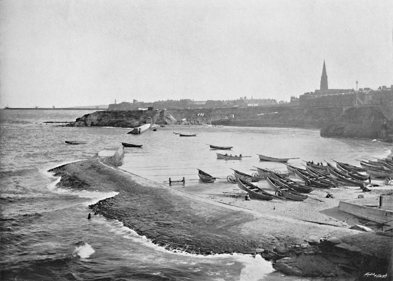 Cullercoats Bay, Tynemouth, c1896 af M. Aunty