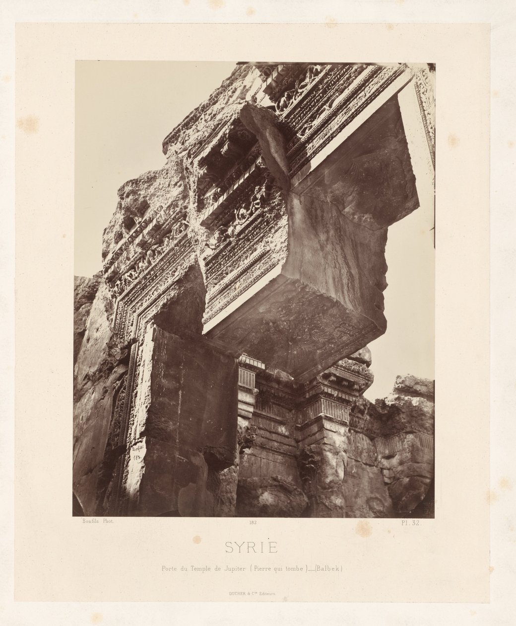 Oversigt over søjlegangen i det midterste tempel i Luxor, Egypten (Egypten/Louksor-tempelet, overblik over de midterste søjlegange (Theben) Gammel arkitektur: Egypten, Grækenland, Lilleasien: Fotoalbum (serietitel) af Maison Bonfils