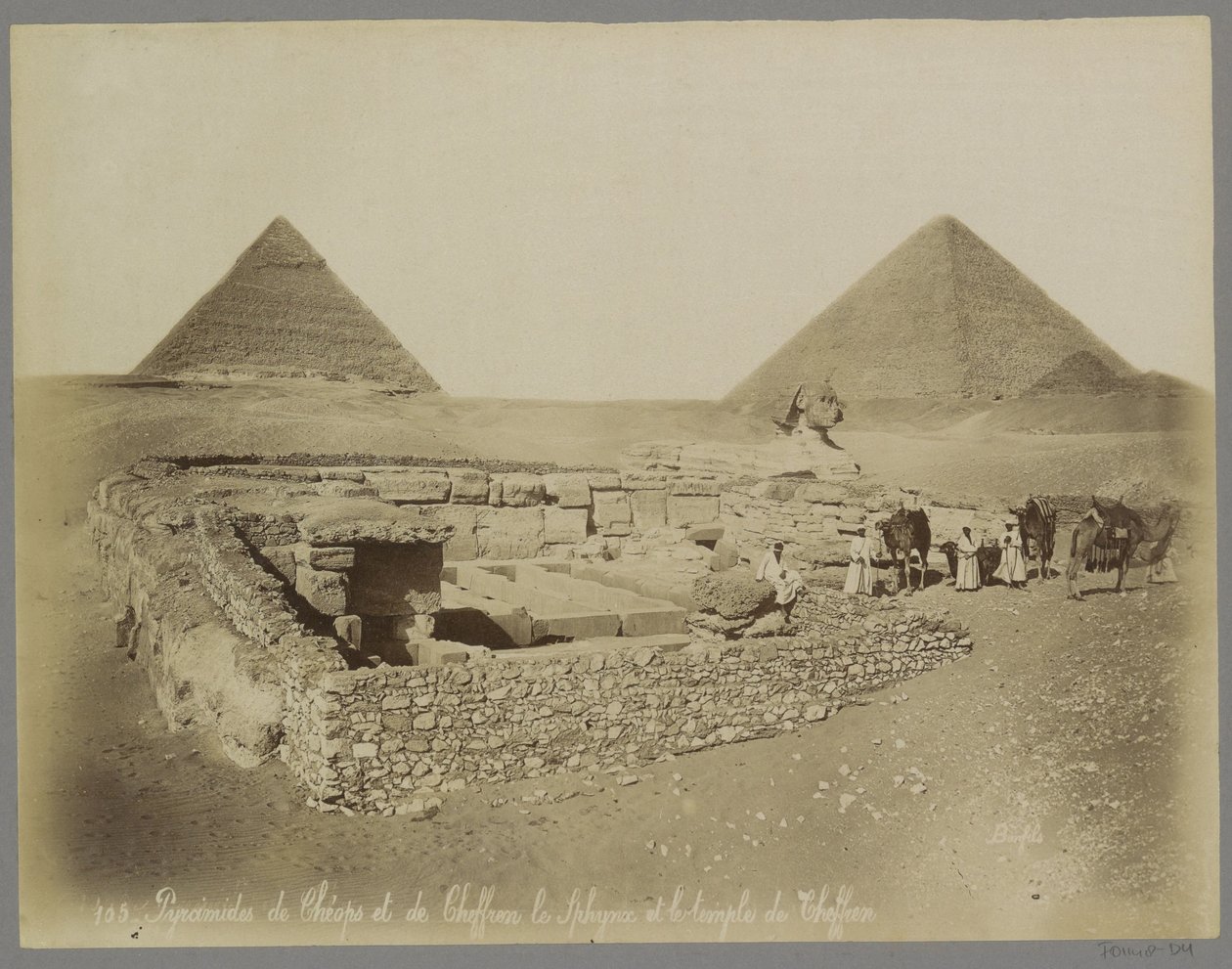 Piramides fra Cheops og Chephren, sfinxen og tempelet af Chefren Pyramider af Cheops og Cheffren Sphynxen og Cheffrens tempel (titel på objektet) af Maison Bonfils