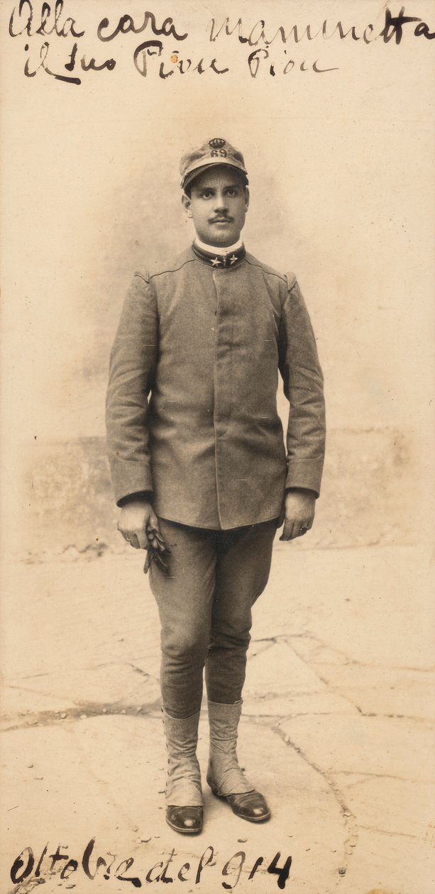 Postkort med Korporal af 50. Regiment. Infanteri, officersstuderende (s/h foto) af Mangini Mangini
