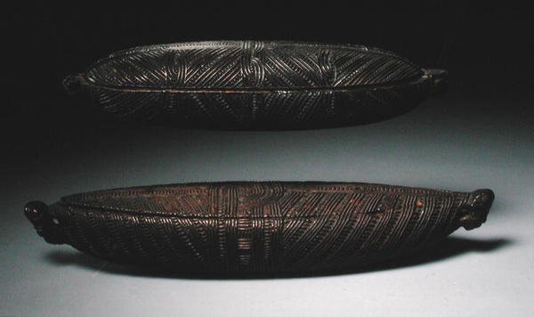 Fjerkasser (træ) af Maori Maori