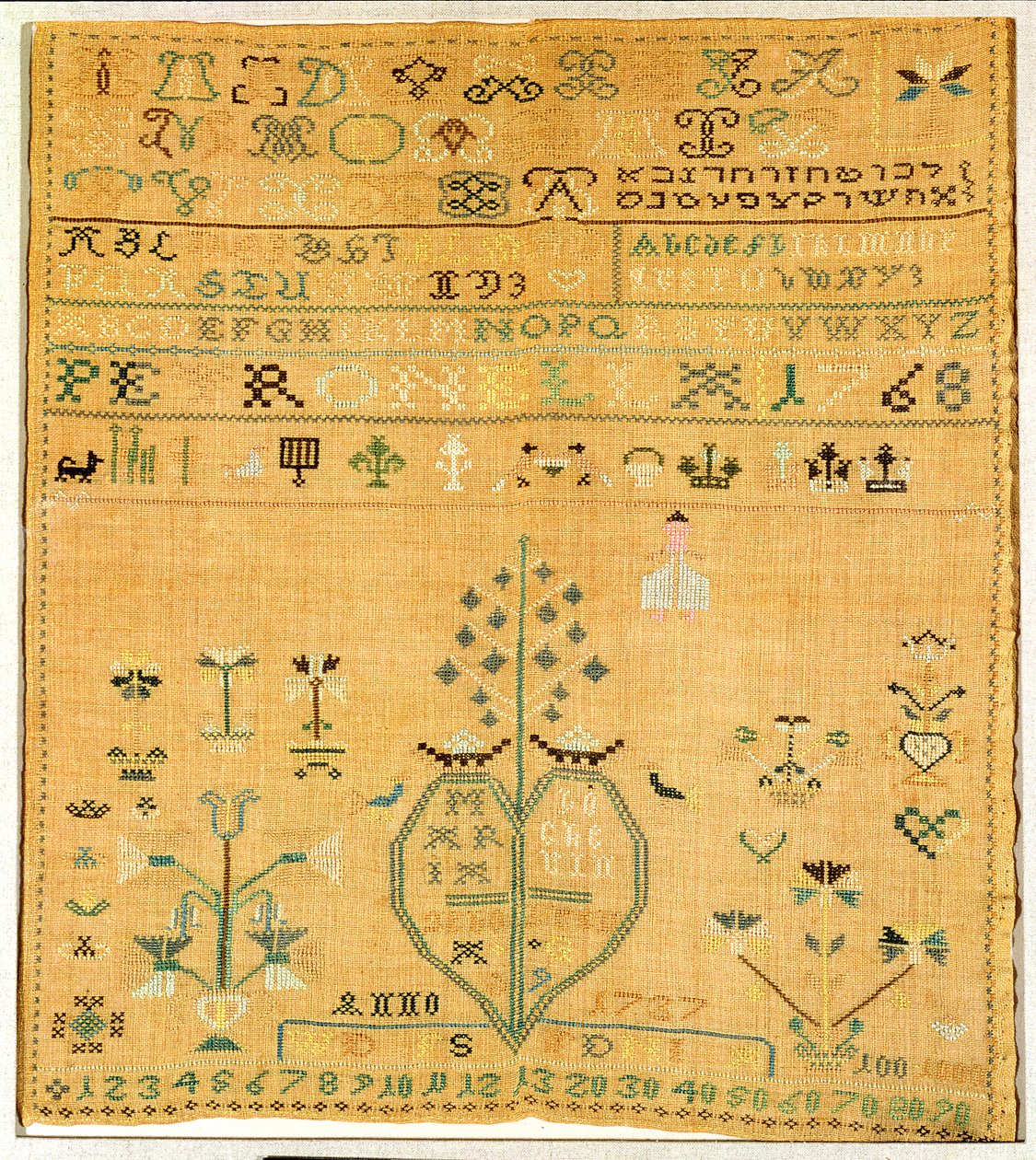 Broderet sampler, færdiggjort i 1768 (tekstil) af Maria 1737 91 Hocker
