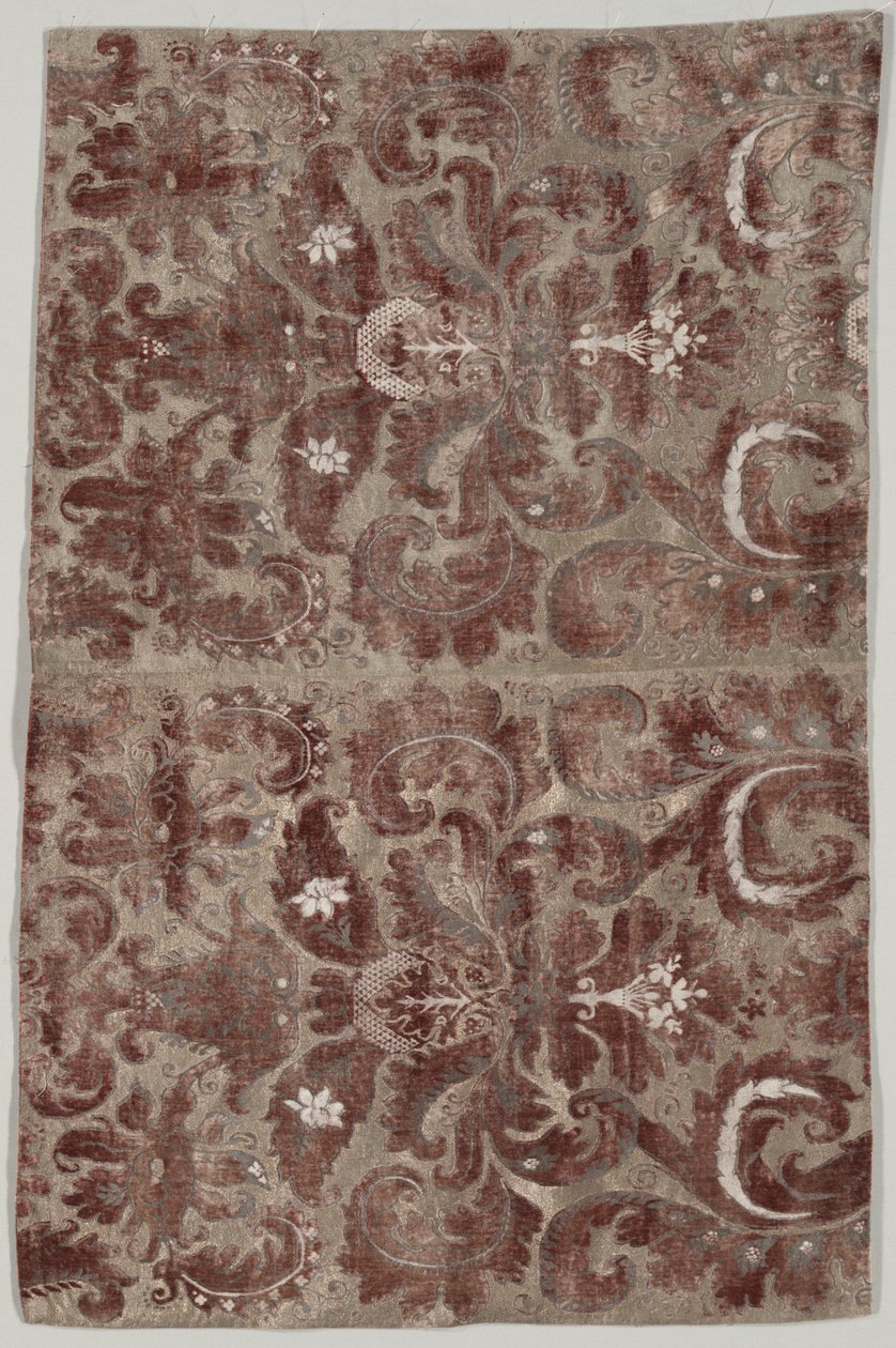 To sammenføjede paneler af "Fortuny Painted Velvet" af Mariano Fortuny y Madrazo