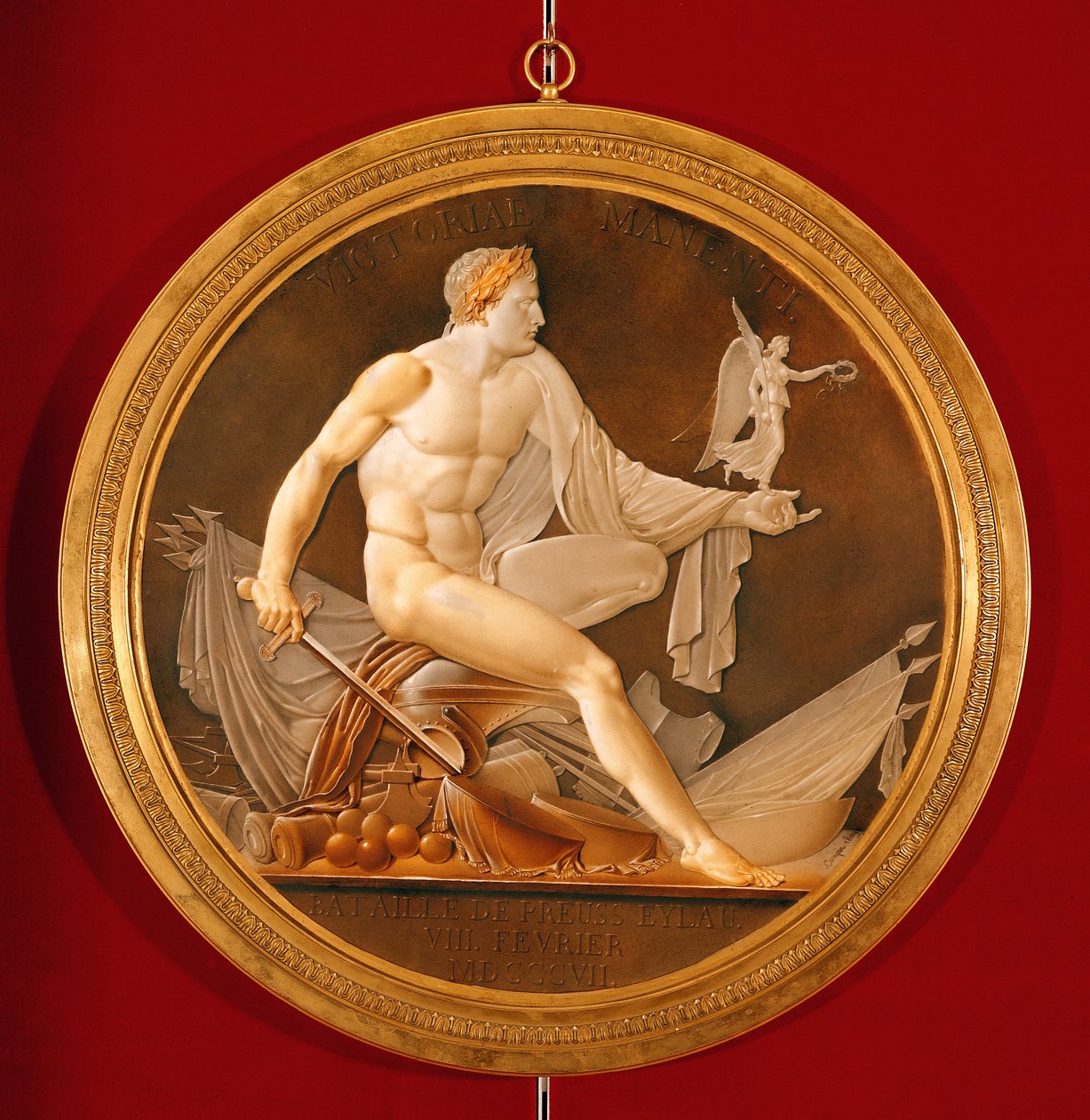 Cirkulær plakette til minde om slaget ved Eylau, der forestiller Napoleon med en sejrsfigur, Sevres, 1809 (keramik) af Marie Philippe Coupin de la Couperin