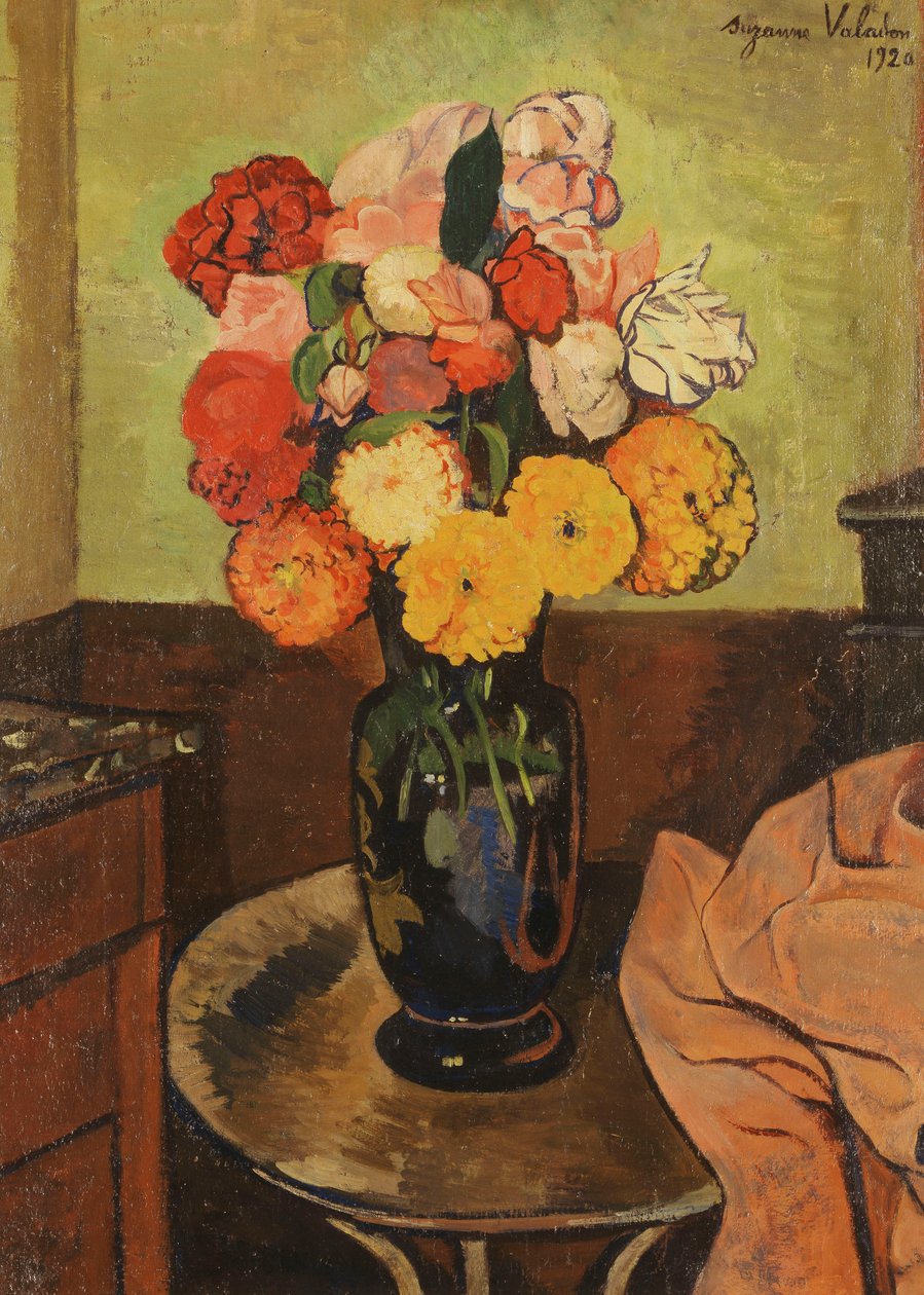 Vase med blomster på et rundt bord; Vase med blomster på et rundt bord, 1920 af Marie Clementine Valadon