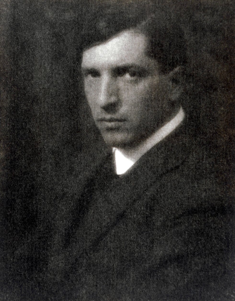 Halv-længde portræt af maleren Pietro Marussig, 28/11/1923 (s/h foto) af Mario Castagneri