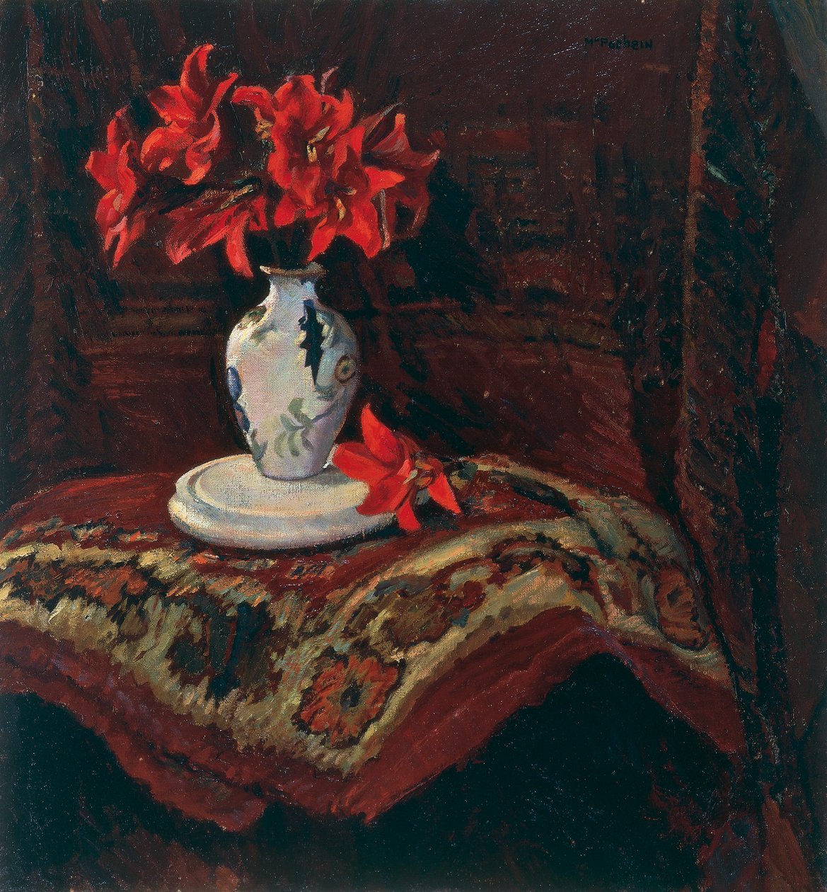 Tæppe og vase med røde liljer, af Mario Puccini (1869-1920), olie på lærred, 64x59 cm. af Mario Puccini