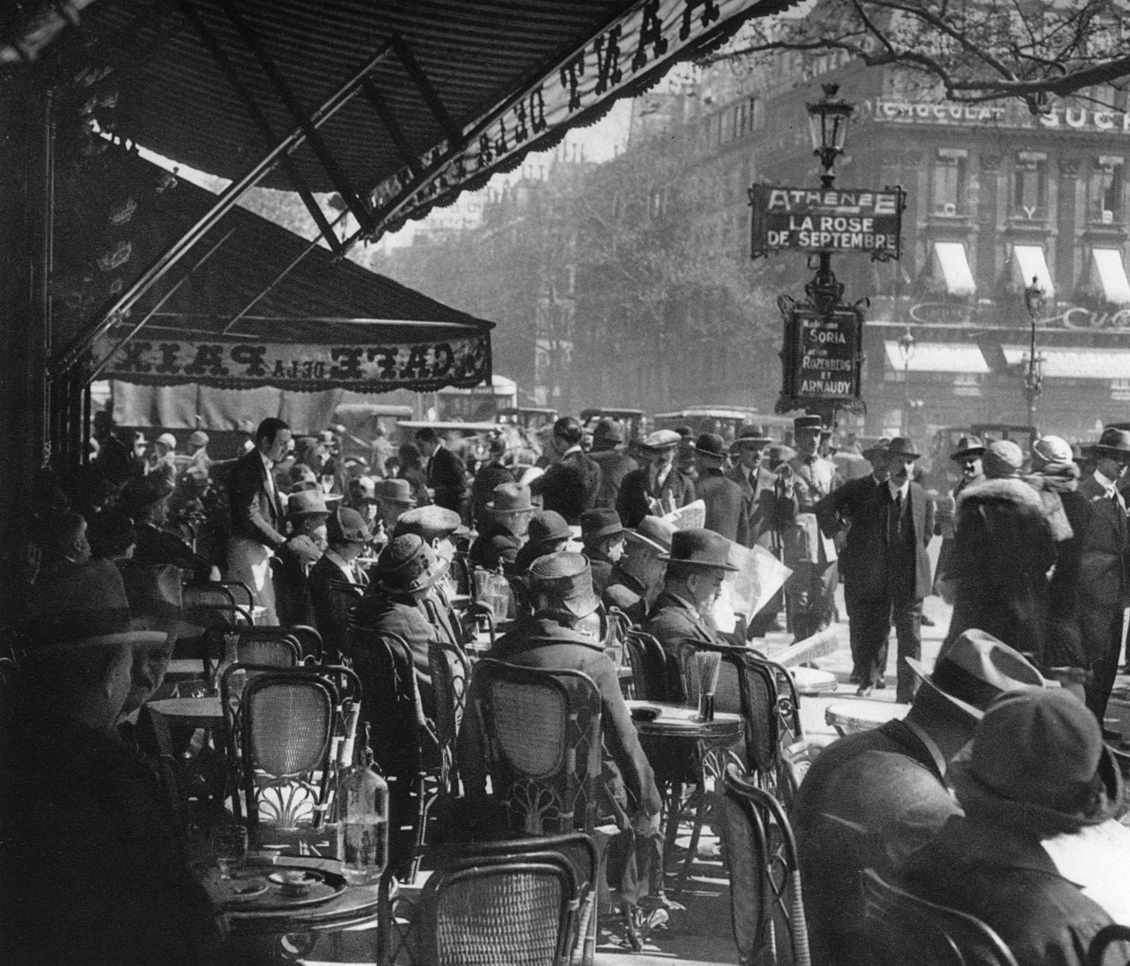 Cafe de la Paix, Paris, 1937 af Martin Hurlimann