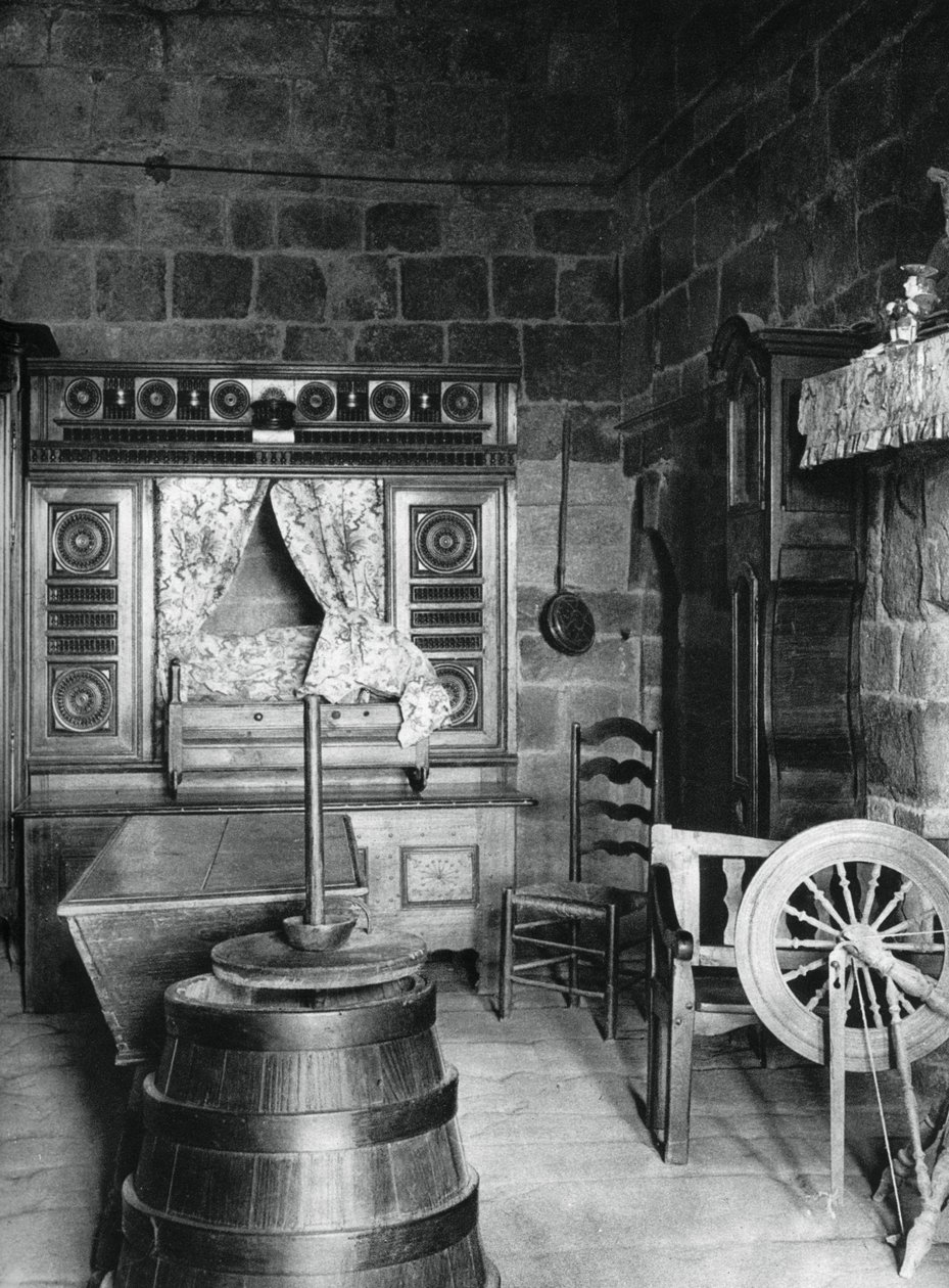 Interiør, Dinan, Bretagne, Frankrig, 1937. af Martin Hurlimann