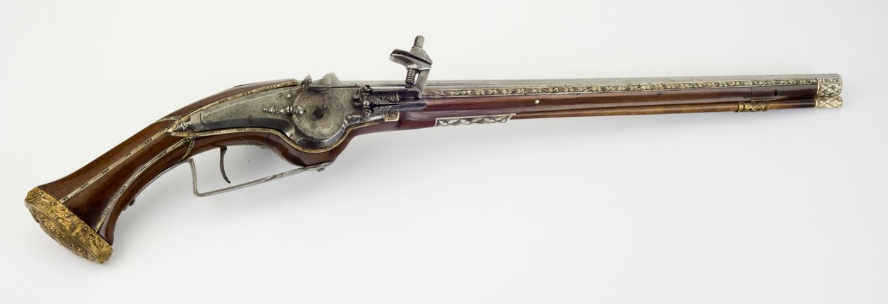 En af et par hjullåsehylsterpistoler, ca. 1650 (stål, slangetræ, ben eller horn, forgyldt messing og jern) af Master H. W.