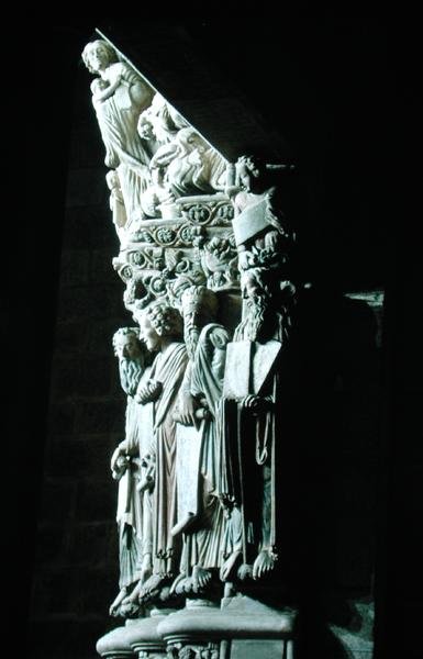 Detalje af Portico de la Gloria med de gamle testamentes profeter (sten) af Master Mateo
