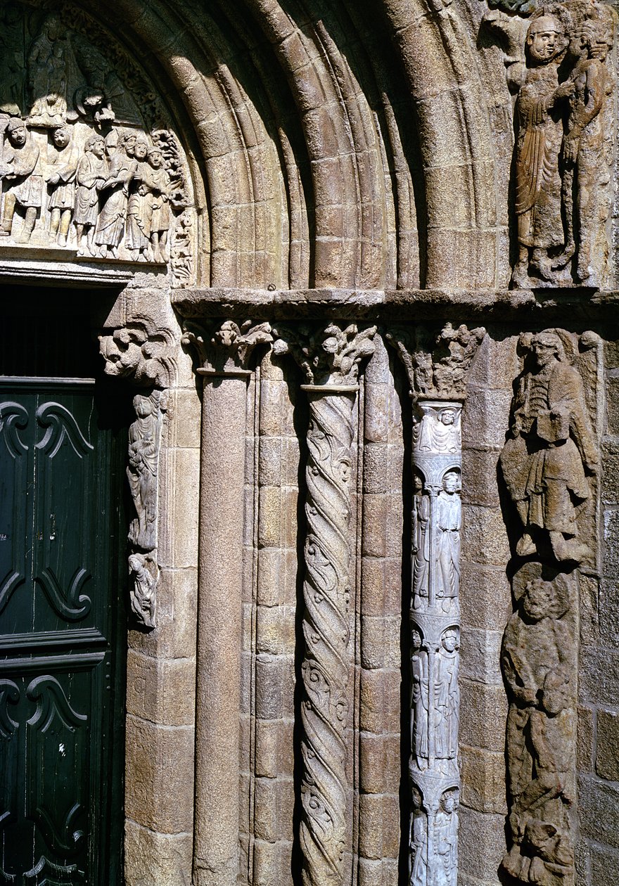 Detalje af Portico de las Platerias med billeder af helligtrekonger og passionsfoto af Master Mateo