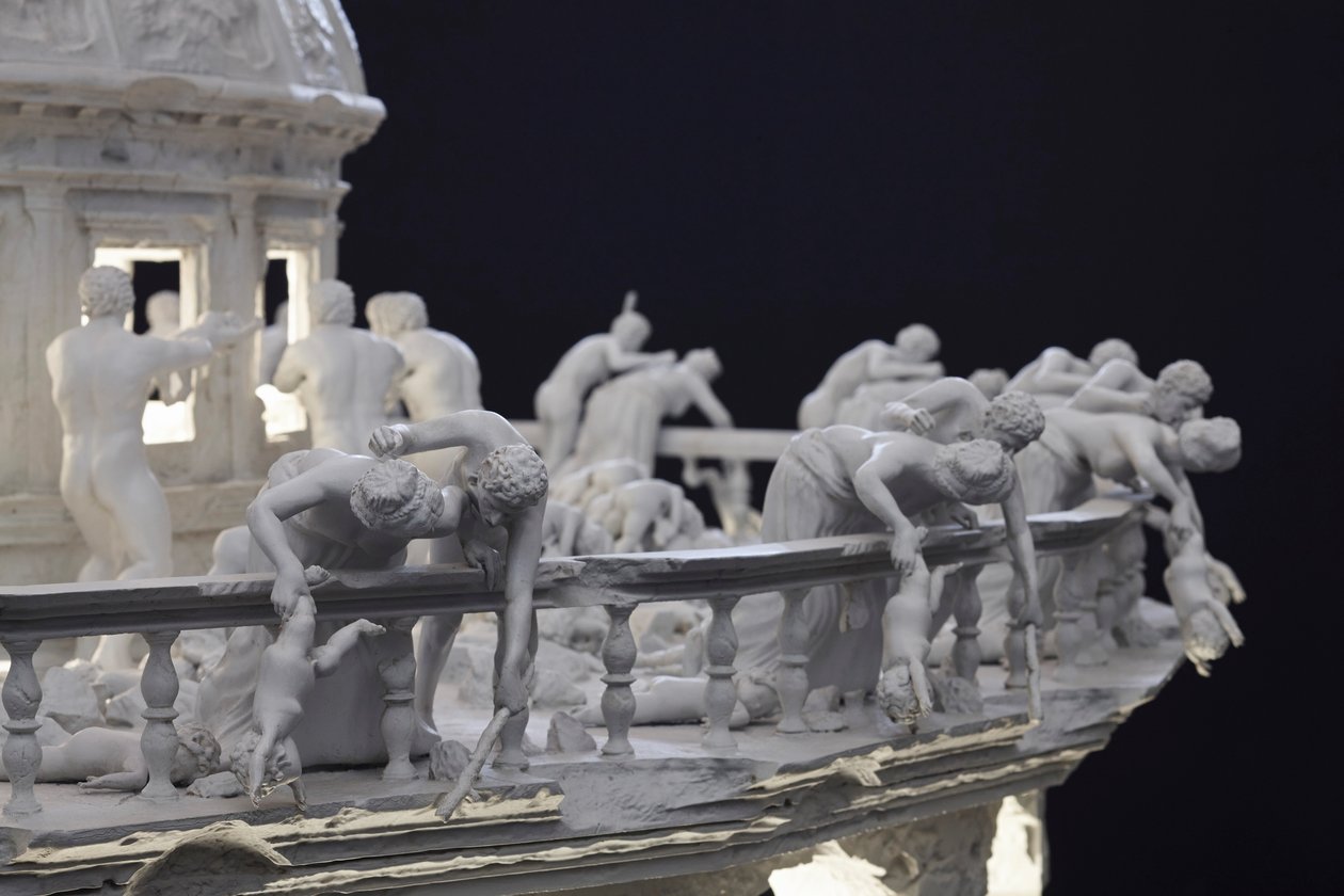 All Things Fall, 2014 (Stål, aluminium, gips, harpiks, LED-lys, motor) af Mat Collishaw