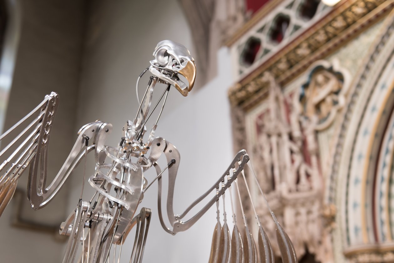 The Nerve Rack, 2019 (Acetal, Akryl, Aluminium, Messing, Elektriske kredsløb, Maling, PVC, Harpiks, Servomotorer, Stål) af Mat Collishaw