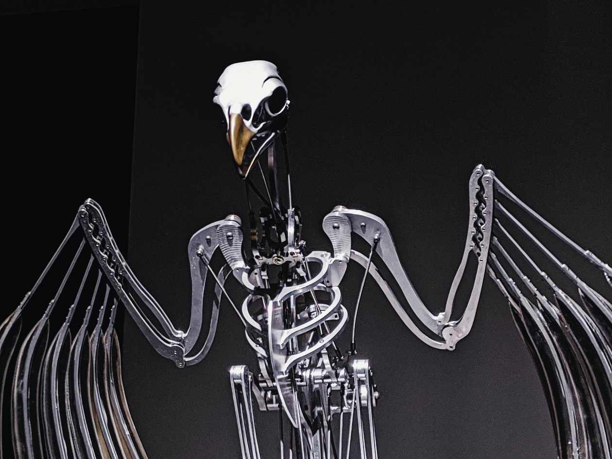 The Nerve Rack, 2019 (Acetal, Akryl, Aluminium, Messing, Elektriske kredsløb, Maling, PVC, Harpiks, Servomotorer, Stål) af Mat Collishaw