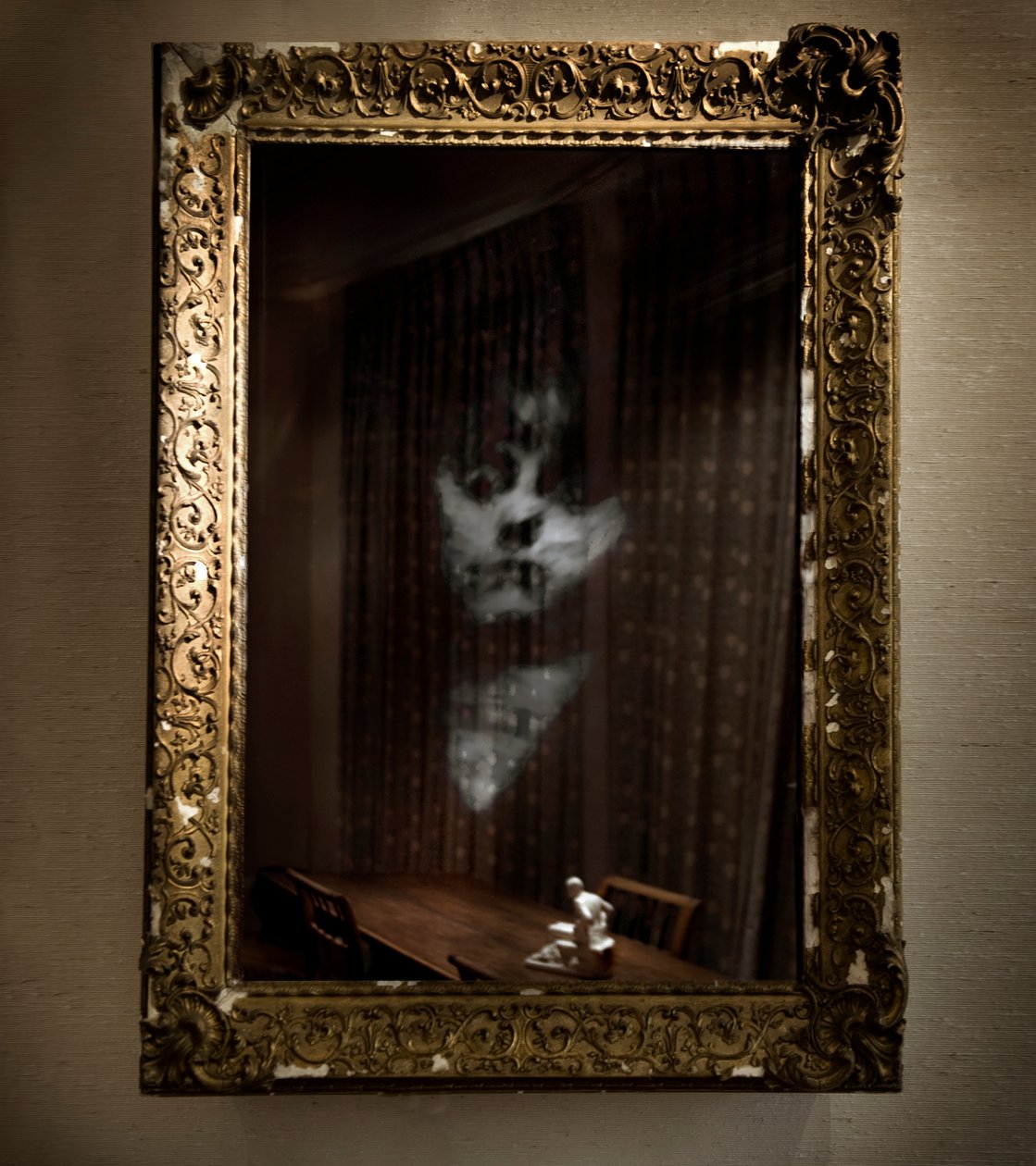Women Under the Influence, 2009 (Antik ramme, tovejsspejl, træ, stål, LCD-skærm og harddisk) af Mat Collishaw