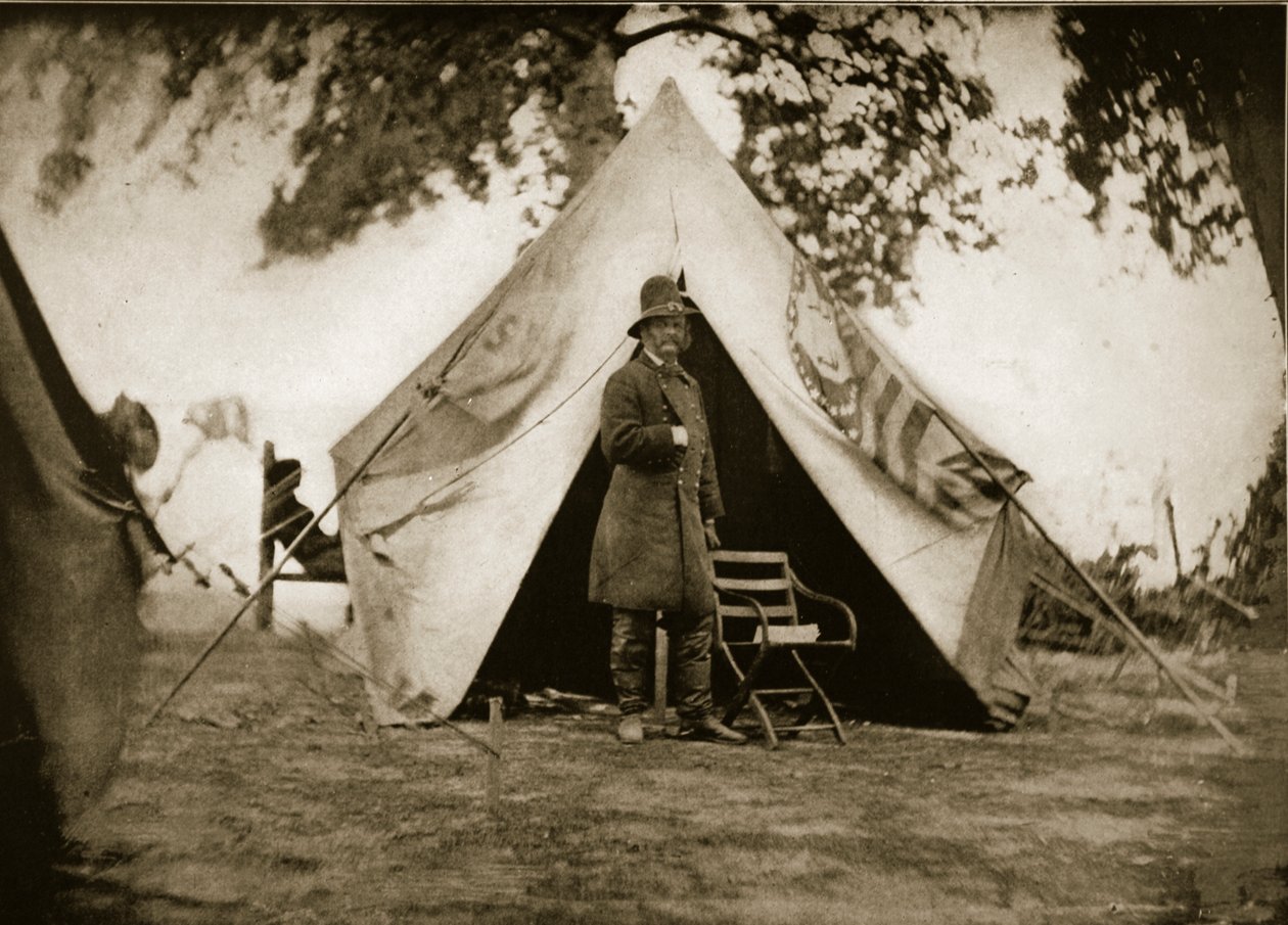General A. E. Burnside i lejren, 1861-65 af Mathew B. Brady