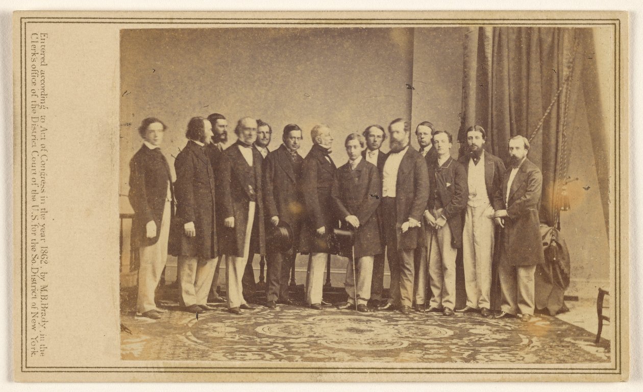 [Gruppebillede af fjorten stående mænd]. af Mathew B. Brady