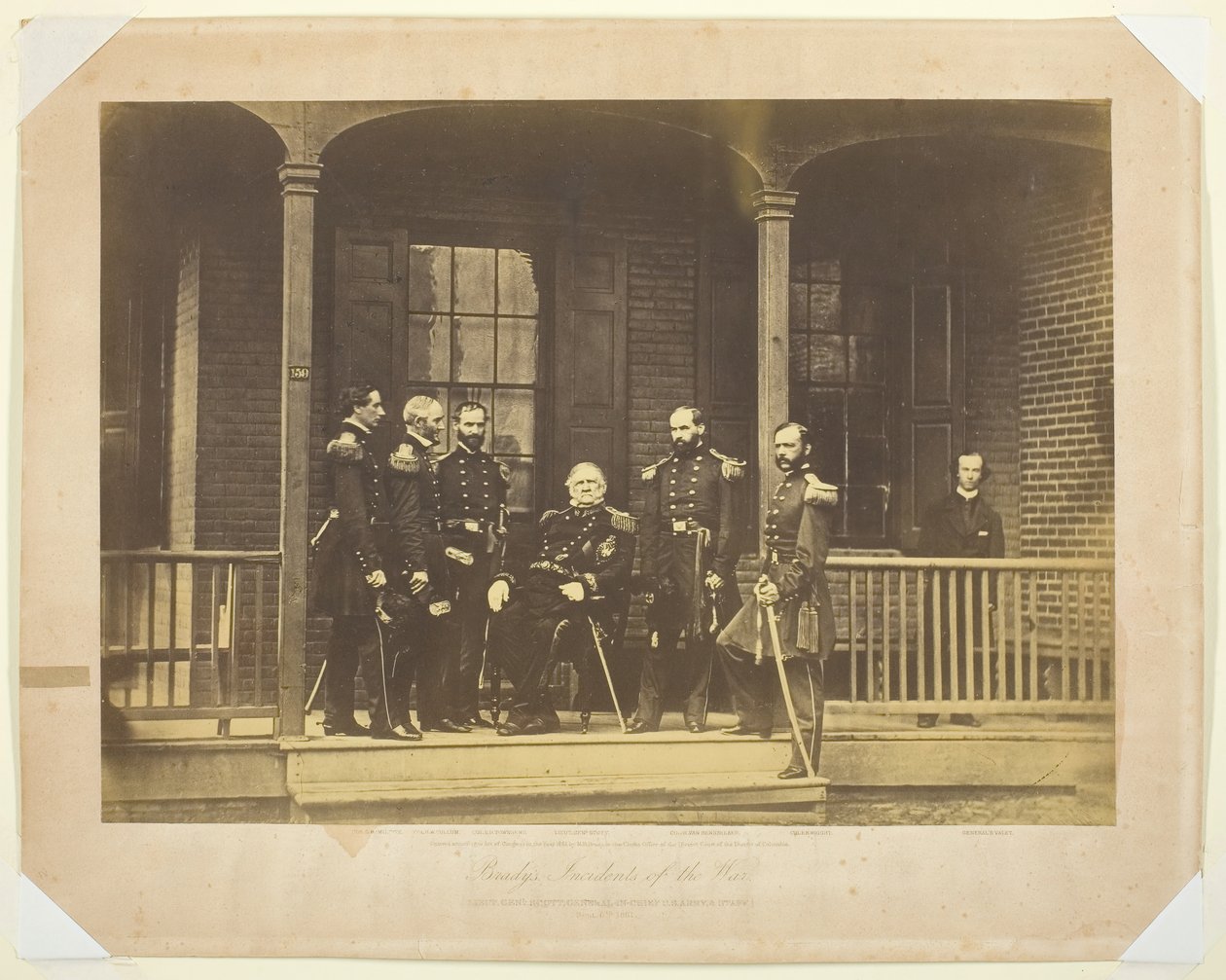 Generalløjtnant Scott, general-in-chief, U.S. Army and Staff, 1861. af Mathew Brady