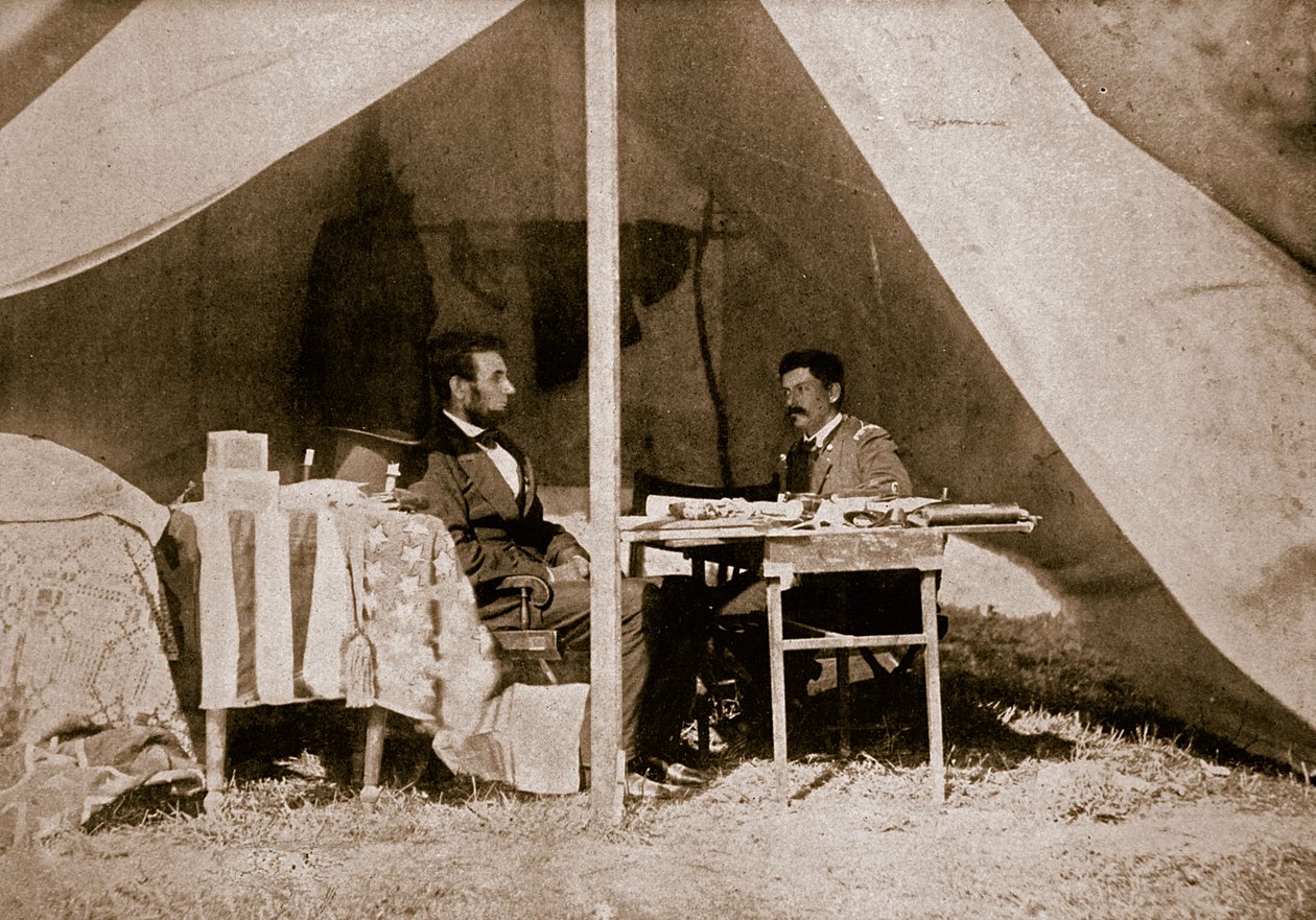 Det sidste interview mellem præsident Lincoln og general McClellan i Antietam, 1862 af Mathew B. Brady