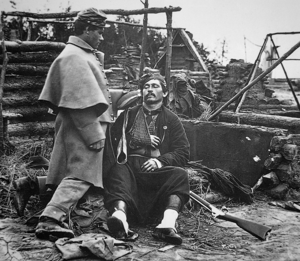 Såret soldat fra et føderalt Zouave-regiment, ca. 1865 (s/h-foto) af Mathew Brady