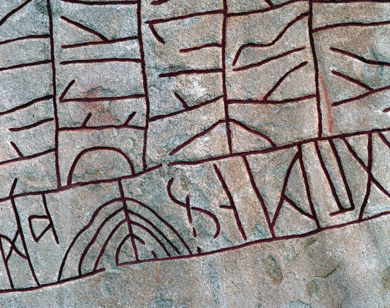 Detalje af runestenen ved Rök, Östergötland, Sverige. af Mats Alm