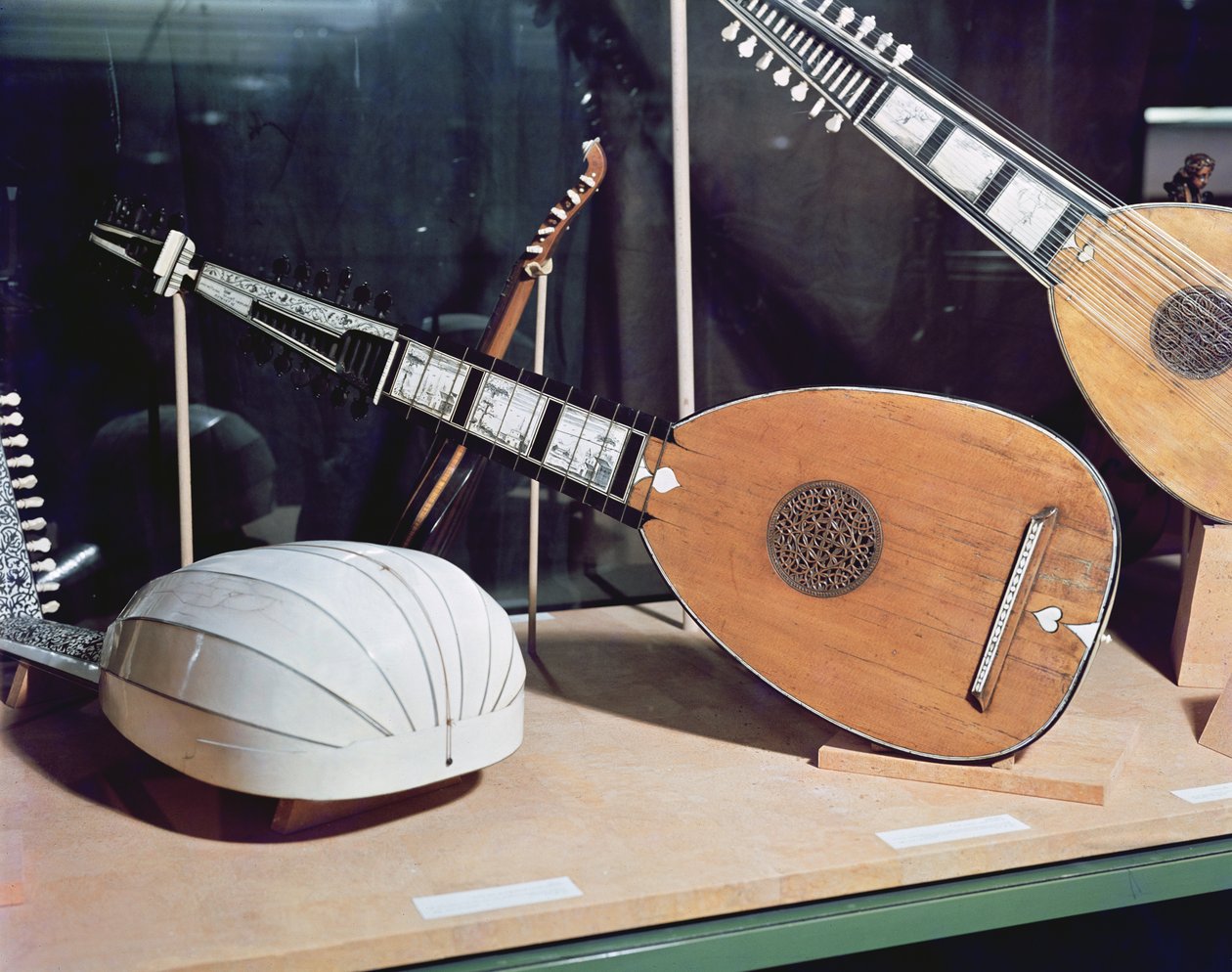 Theorbo, 1637 af Matteo Sallas