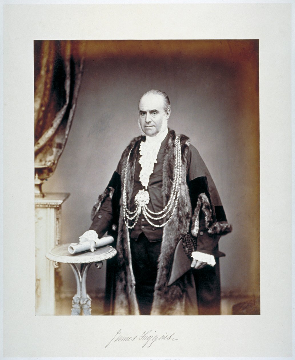 James Figgins, sherif i London, i slægtsdragt, c1865 af Maull and Co
