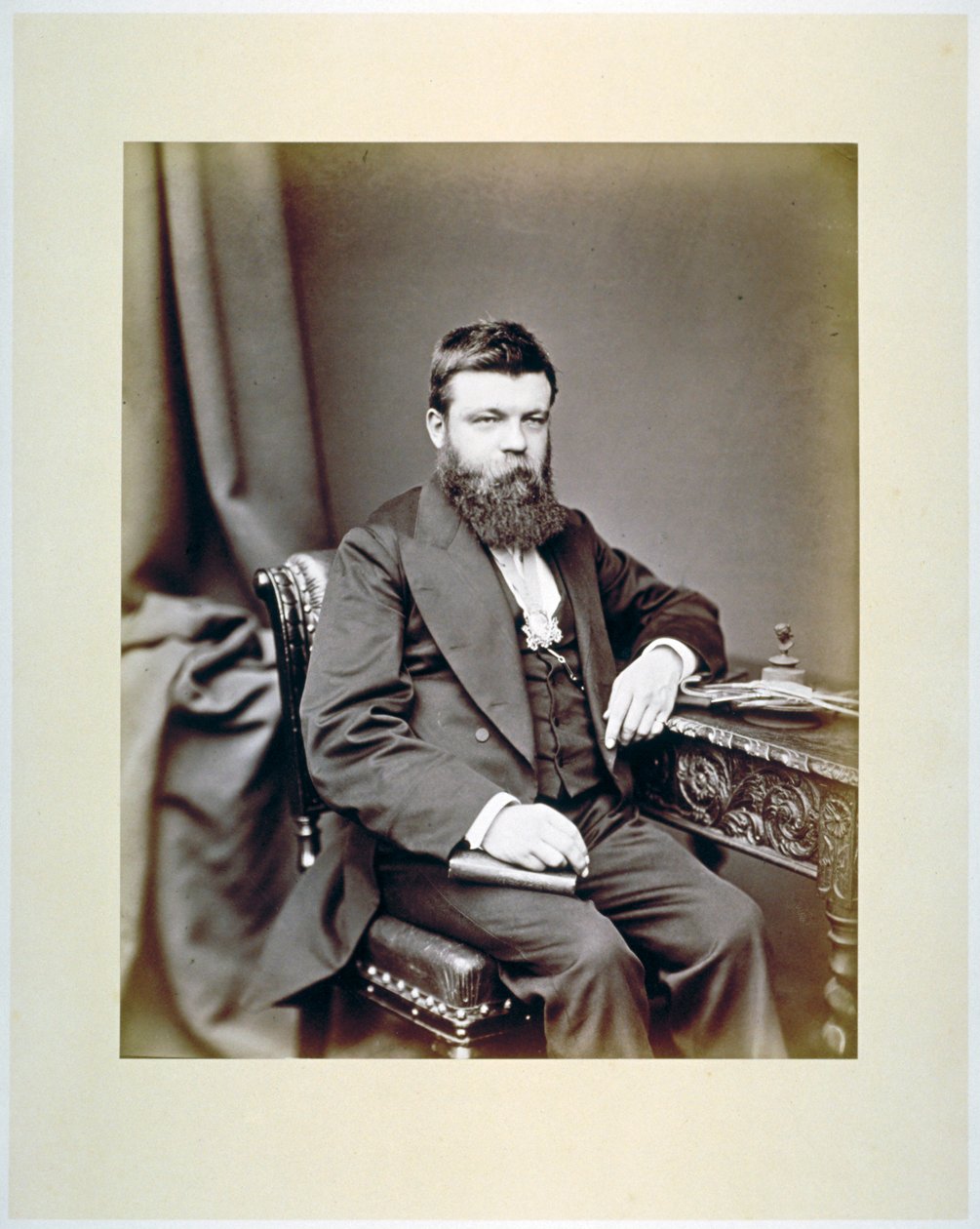 TC Fendick, Master of the Worshipful Company of Glaziers iført sit Master