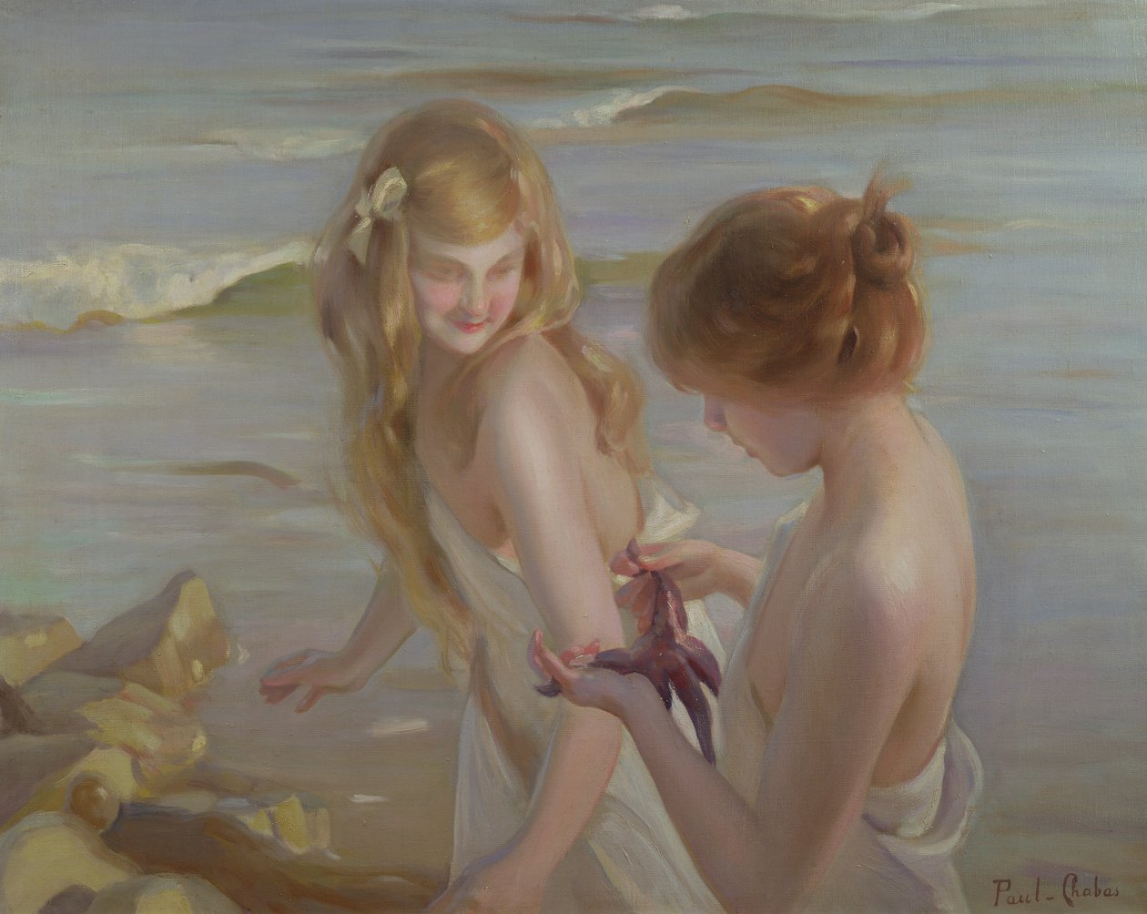 To piger med en søstjerne på en strand af Maurice Chabas