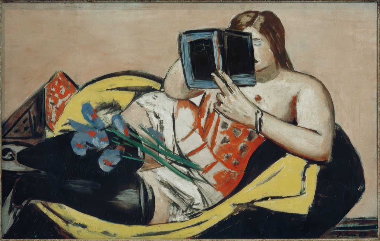 Liggende kvinde med bog og iris af Max Beckmann