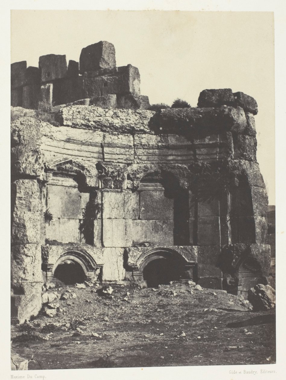 Baalbeck (Heliopolis), sol- og Jupitertemplernes halvcirkel; Syrien af Maxime Du Camp